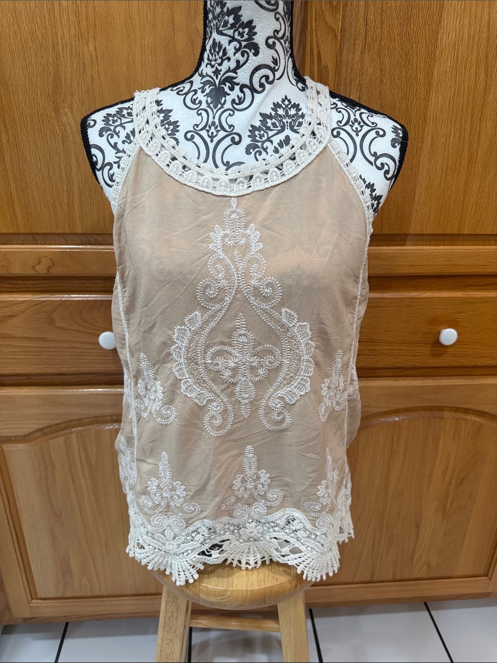 Ultra Pink NWT Beige Embroidered‎ Lace Tank Top Boho Festival Cottagecore L